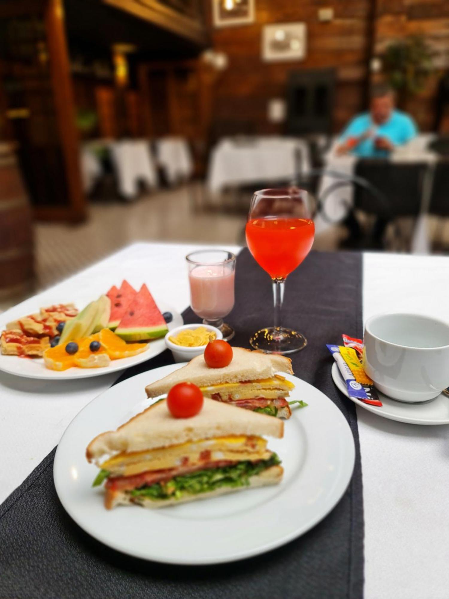 Santa Maria Express Hotel Сантяго Екстериор снимка